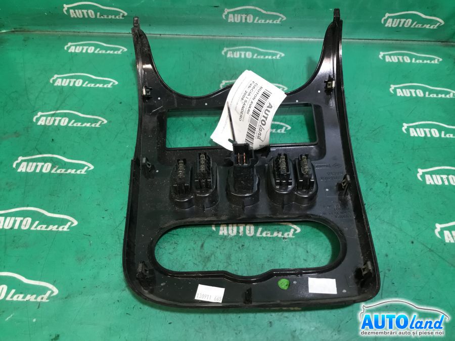 Buton Avarii DACIA SANDERO 2008-2025 Cod 8200739438