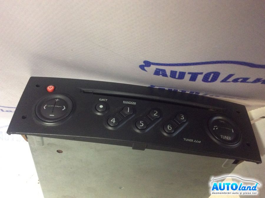 CD Player auto RENAULT MEGANE II (BM0/1_,CM0/1_) 2002-2025 Cod 8200256141