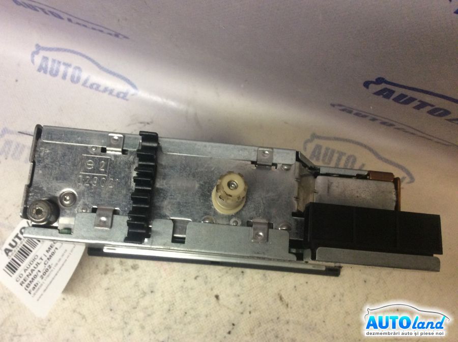 CD Player auto RENAULT MEGANE II (BM0/1_,CM0/1_) 2002-2025 Cod 8200256141