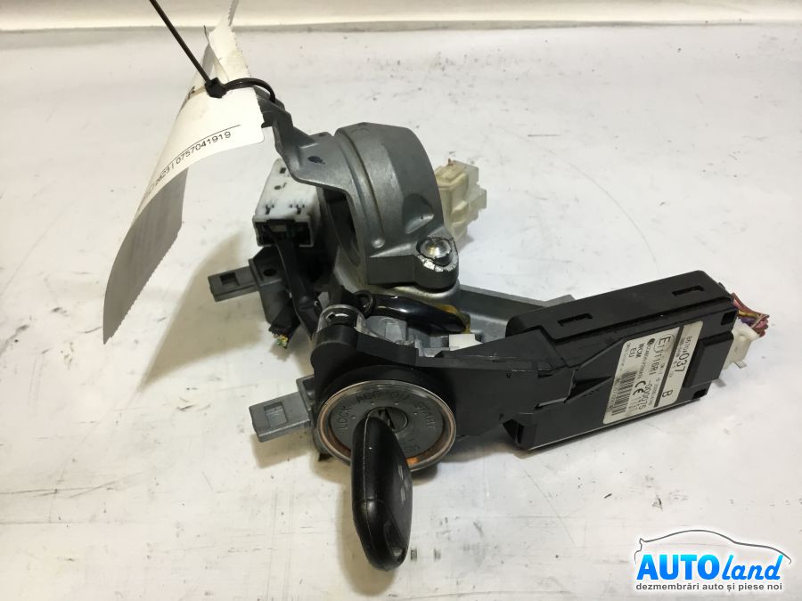Contact cu Chei Auto MITSUBISHI OUTLANDER 2006-2025 Cod 8670A037