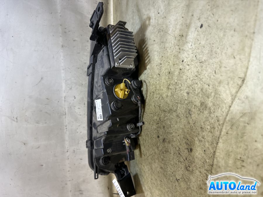 Far Dreapta DACIA SPRING 2021-2025 Cod 266008993R