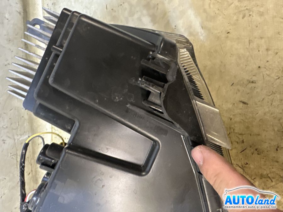 Far Dreapta DACIA SPRING 2021-2025 Cod 266008993R