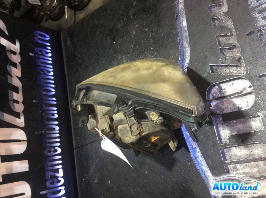 Far Dreapta FORD FOCUS (DAW,DBW) 1998-2001