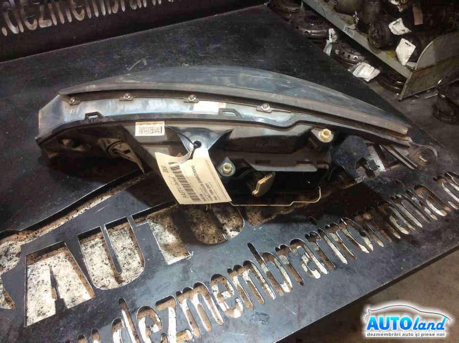 Far Dreapta FORD FOCUS (DAW,DBW) 1998-2001