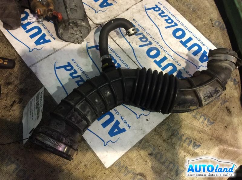 Furtun Intercooler Turbo RENAULT MEGANE III Hatchback (BZ0/1_) 2008-2025 Cod 8200750731