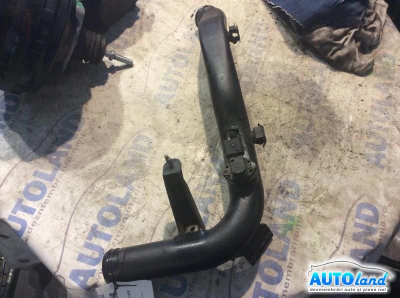 Furtun Intercooler Turbo VOLKSWAGEN PASSAT (3B2) 1996-2000 Cod 8D0145840I