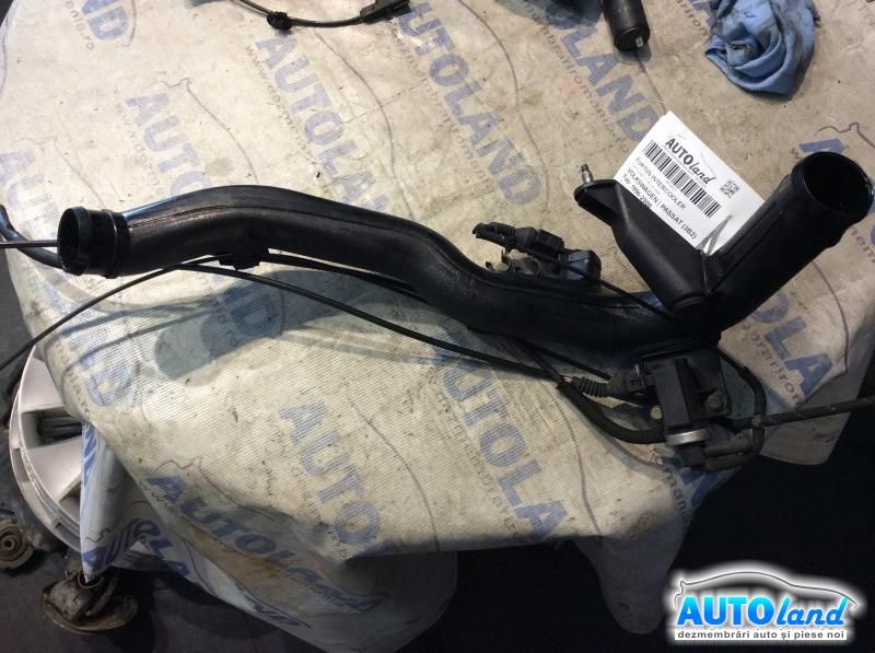 Furtun Intercooler Turbo VOLKSWAGEN PASSAT (3B2) 1996-2000 Cod 8D0145840L