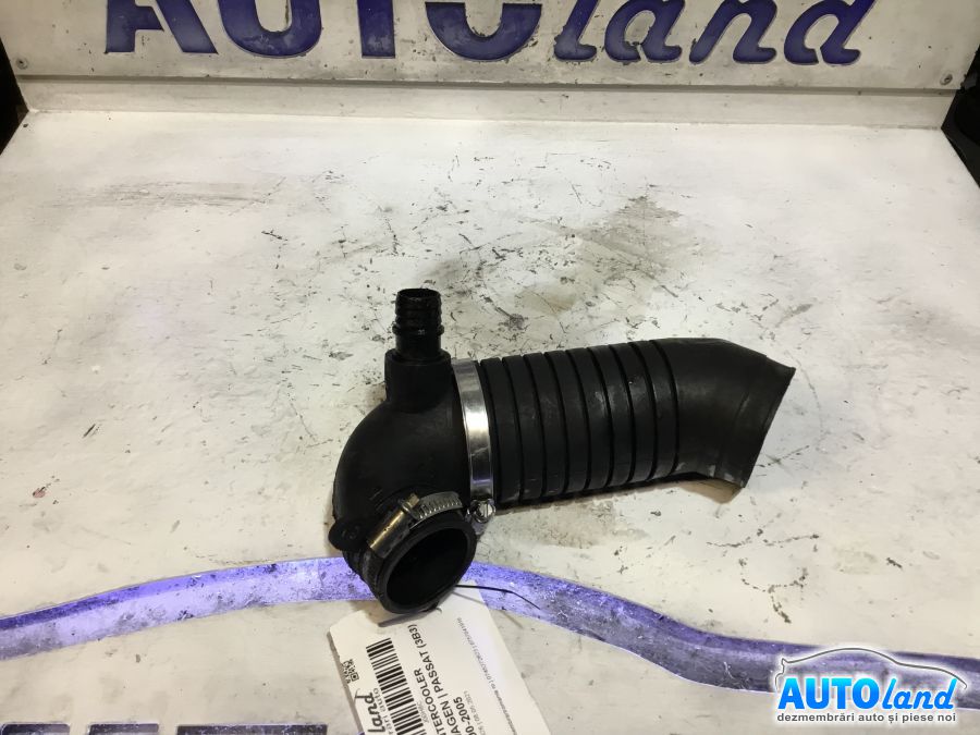 Furtun Intercooler Turbo VOLKSWAGEN PASSAT (3B3) 2000-2005 Cod 8D0129615J