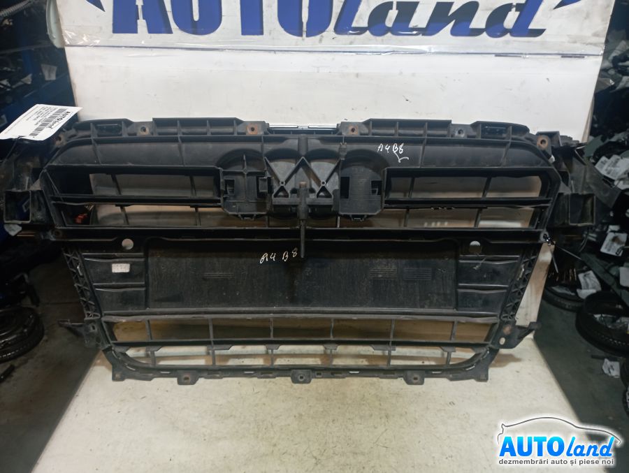 Grila Intre Faruri AUDI A4 (8K2) 2007-2025 Cod 8K0853651E
