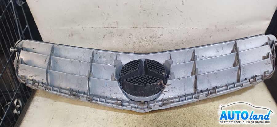 Grila Intre Faruri MERCEDES-BENZ C-CLASS (W204) 2007-2025 Cod A2048800023