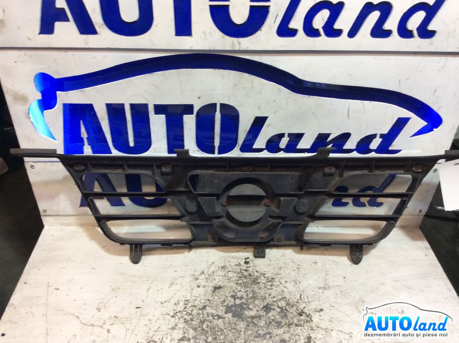 Grila Intre Faruri NISSAN X-TRAIL (T30) 2001-2025 Cod 623108H700
