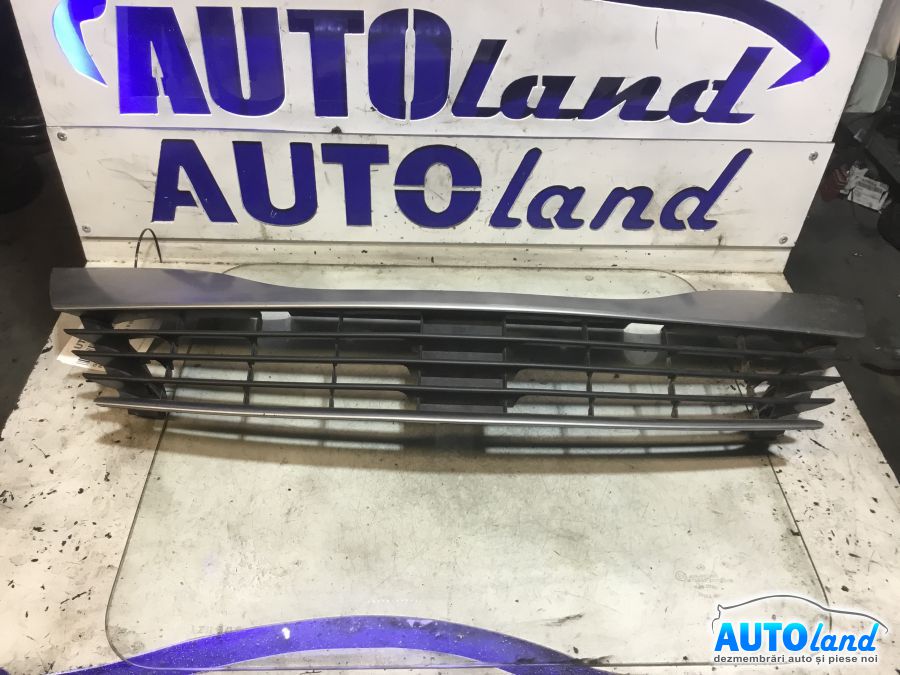 Grila Intre Faruri RENAULT LAGUNA II (BG0/1_) 2001-2025 Cod 8200012581