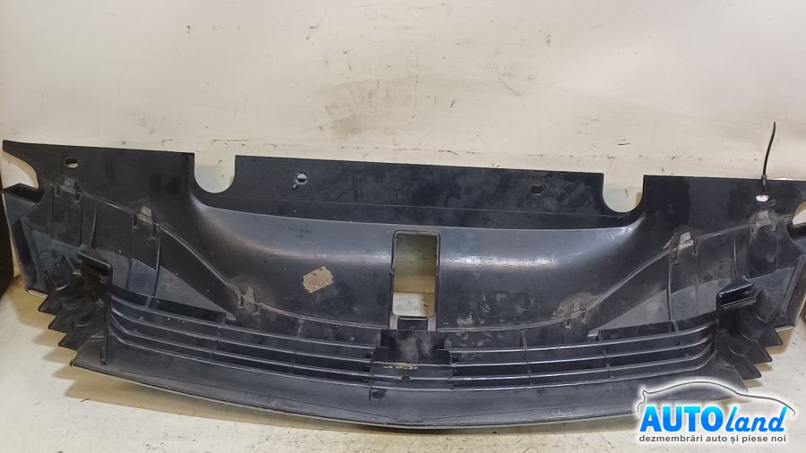 Grila Intre Faruri RENAULT LAGUNA II (BG0/1_) 2001-2025 Cod 8200012581