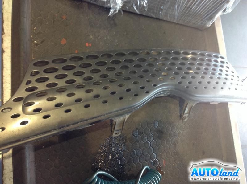 Grila Intre Faruri TOYOTA YARIS VERSO (NC/LP2_) 1999-2025