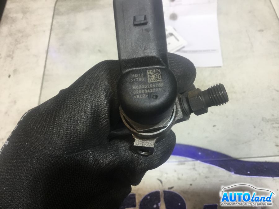 Injector RENAULT MEGANE III Hatchback (BZ0/1_) 2008-2025 Cod 8200842205