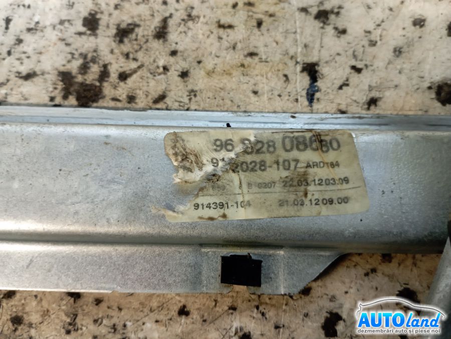 Macara Geam PEUGEOT 5008 2009-2026 Cod 9682808680