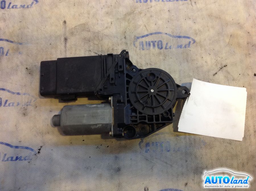 Motoras Macara VOLKSWAGEN GOLF IV (1J1) 1997-2005 Cod 0130821764