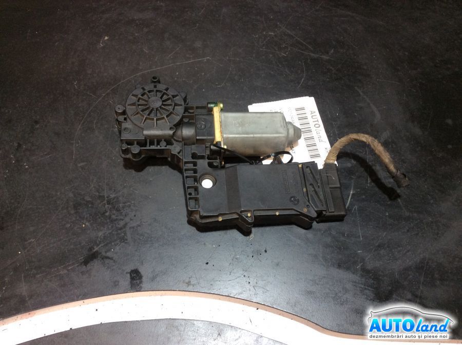 Motoras Macara VOLKSWAGEN PASSAT (3A2,35I) 1988-1996 Cod 05075011