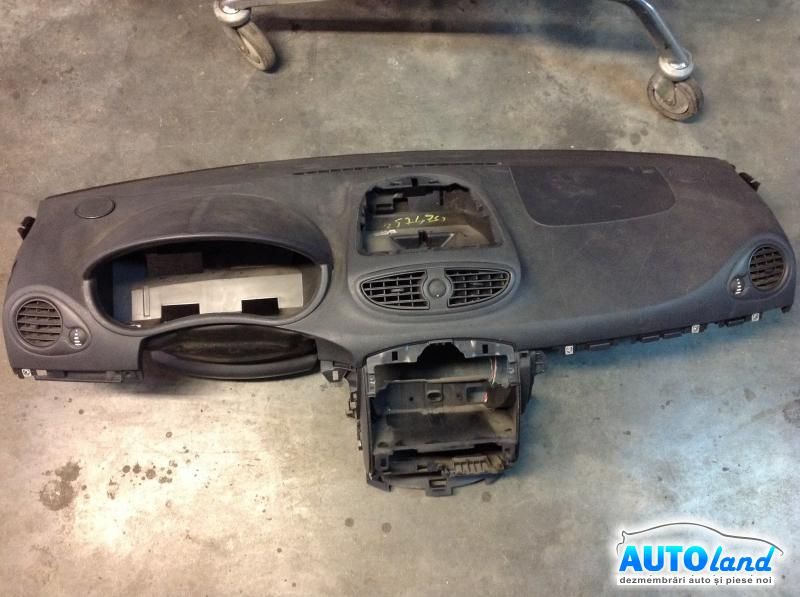 Plansa bord (Carcasa bord) RENAULT CLIO III (BR0/1,CR0/1) 2005-2025