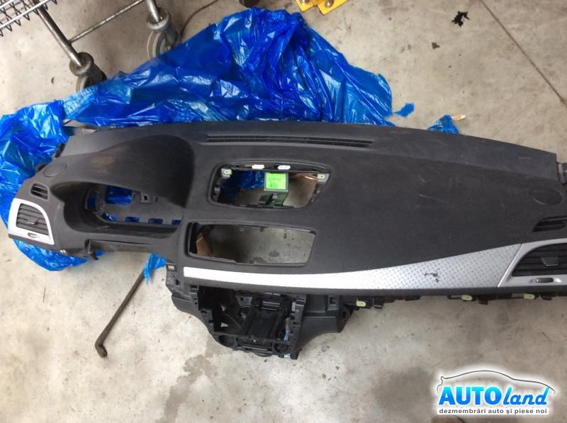 Plansa bord (Carcasa bord) RENAULT MEGANE III Hatchback (BZ0/1_) 2008-2025