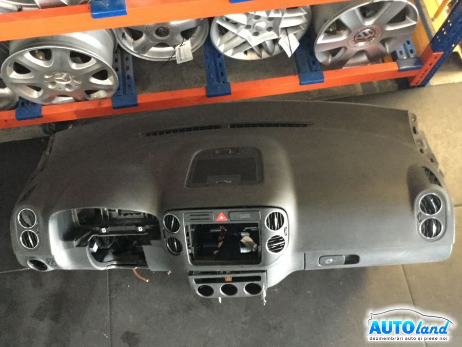 Plansa bord (Carcasa bord) VOLKSWAGEN GOLF V PLUS (5M1) 2005-2025