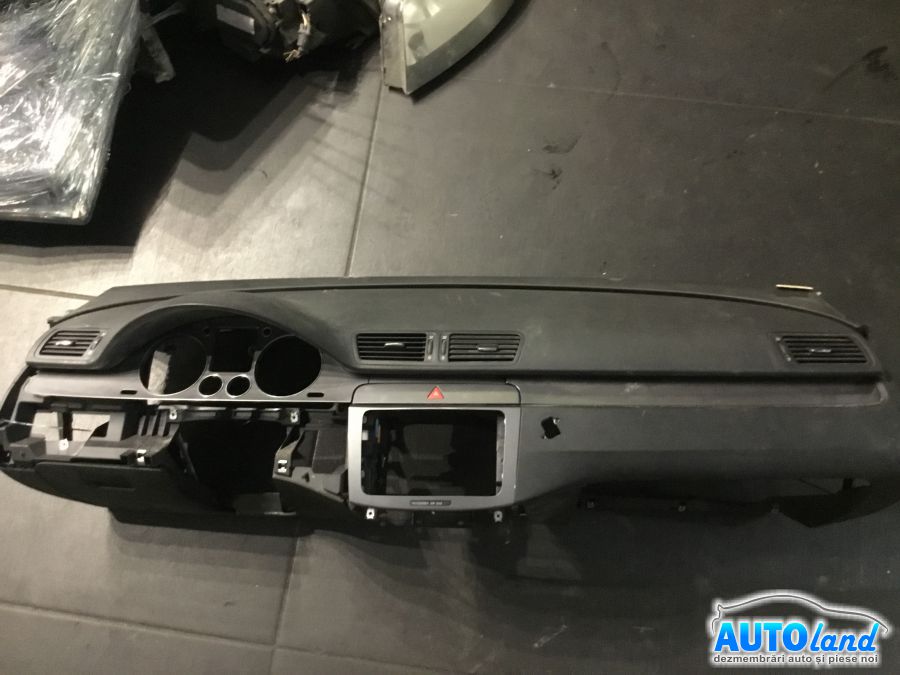 Plansa bord (Carcasa bord) VOLKSWAGEN PASSAT (3C2) 2005-2025