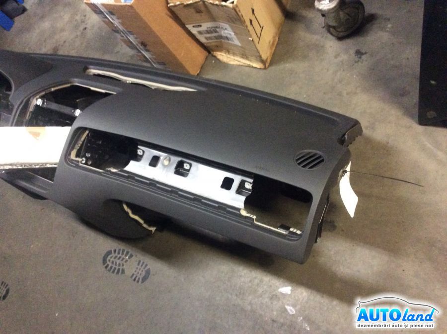 Plansa bord (Carcasa bord) VOLKSWAGEN TOUAREG (7P5) 2010-2025