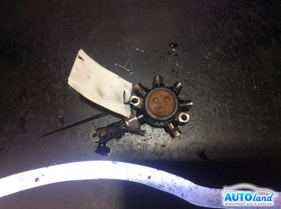 Rampa Injectoare FORD FOCUS (DAW,DBW) 1998-2001 Cod R9144Z020D