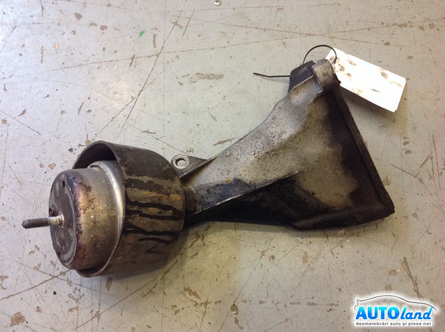 Suport Motor VOLKSWAGEN PASSAT (3B3) 2000-2005 Cod 8D0199308AB