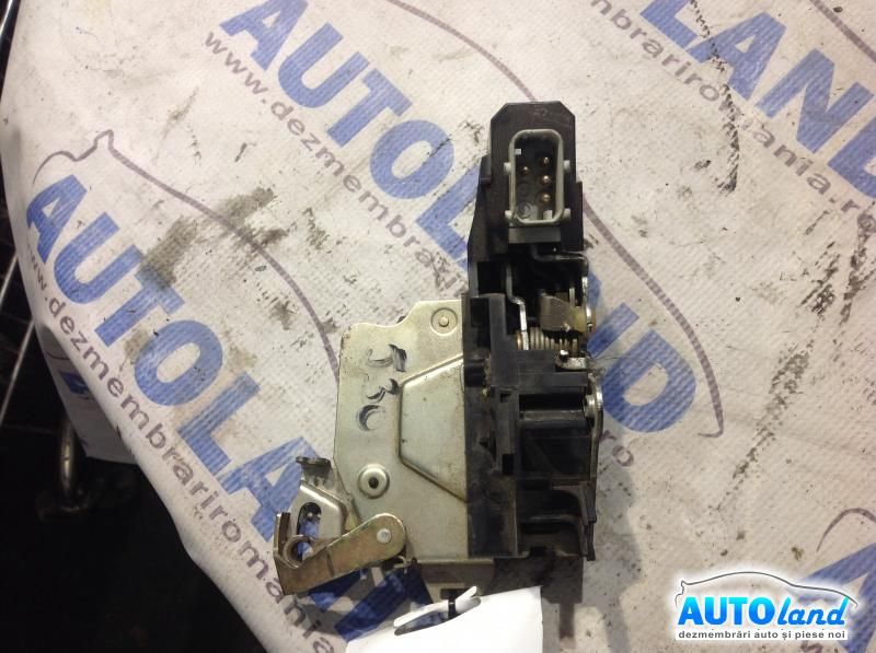 Broasca (Mecanism Inchidere) BMW 7 (E38) 1994-2001 Cod 8352165 