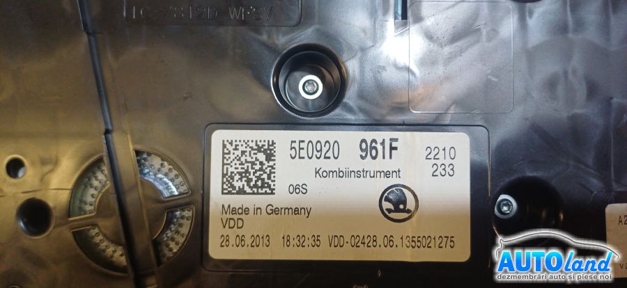Ceas Bord SKODA OCTAVIA (5E3) 2012-2026 Cod 5E0920961F 