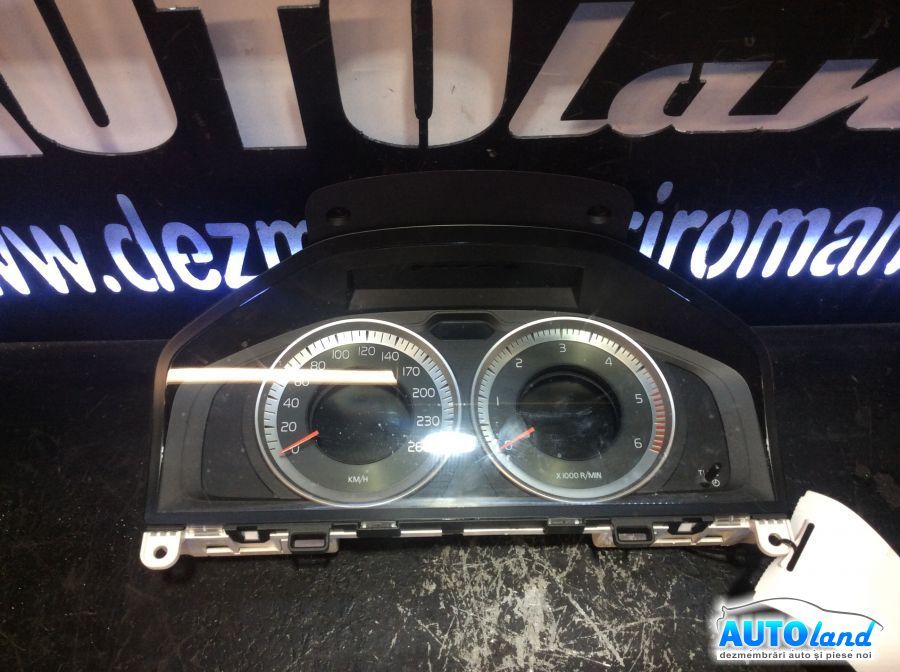 Ceas Bord VOLVO V60 2010-2025 Cod 31327582AA 