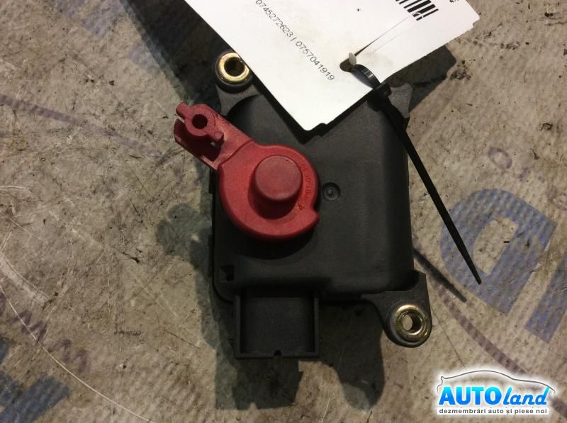 Diverse AUDI A4 (8E2,B6) 2000-2004 Cod 8D2820511D 