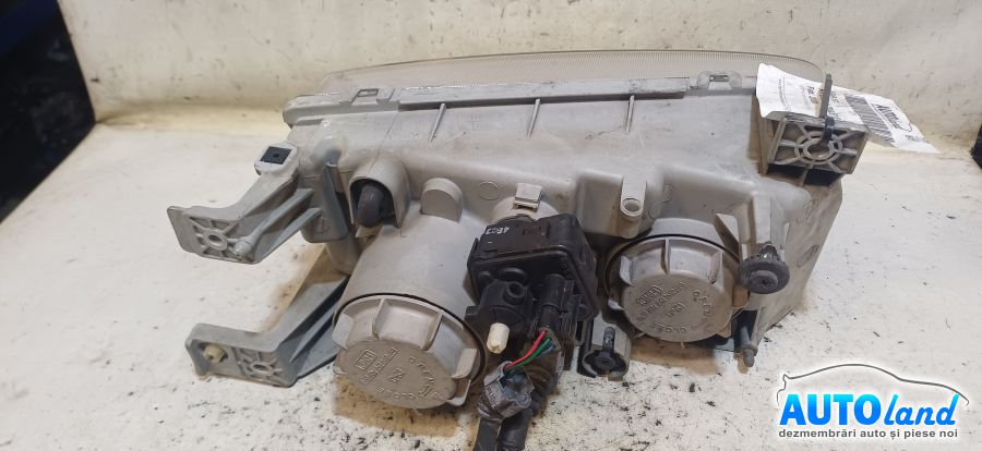 Far Stanga HYUNDAI TRAJET (FO) 2000-2026 Cod 921013AXXX 