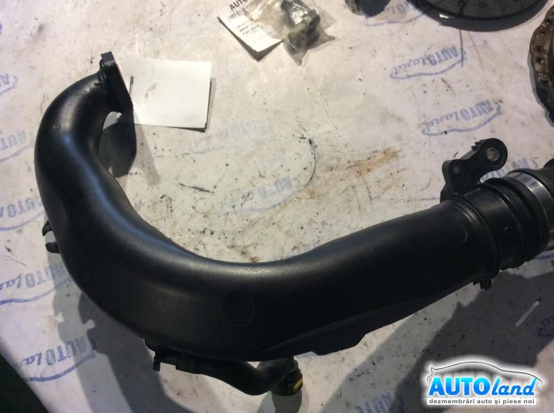 Furtun Intercooler Turbo RENAULT MEGANE III Hatchback (BZ0/1_) 2008-2025 Cod 8200614985 