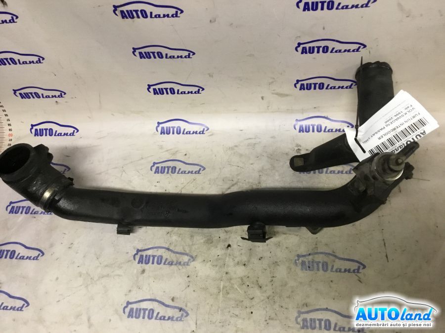 Furtun Intercooler Turbo VOLKSWAGEN PASSAT (3B2) 1996-2000 Cod 8D0145840I 