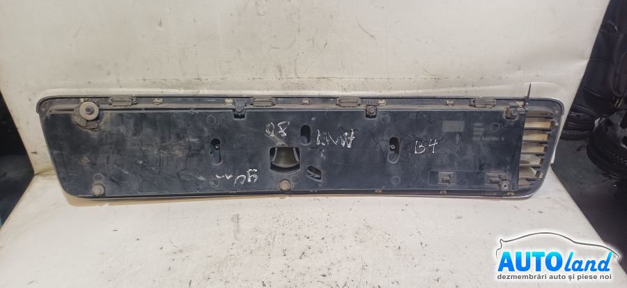 Grila Intre Faruri AUDI 80 (8C,B4) 1991-1994 Cod 8G0853651E 