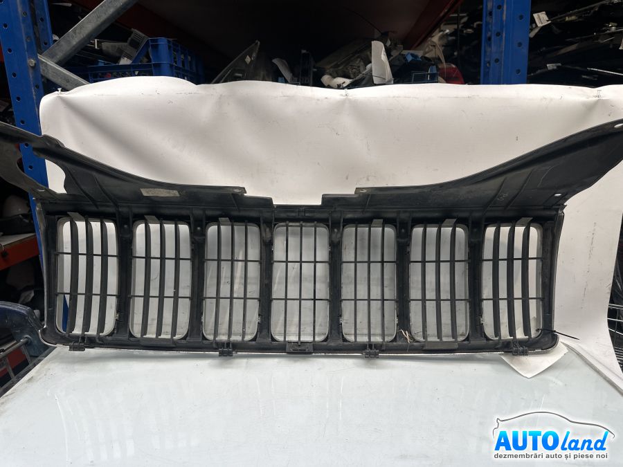 Grila Intre Faruri JEEP GRAND CHEROKEE III 2003-2025 Cod 82209206 