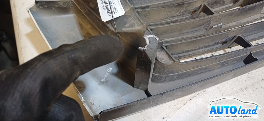 Grila Intre Faruri MAZDA B-SERIE (UN) 1999-2026 Cod UM4750710 