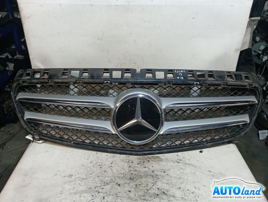 Grila Intre Faruri MERCEDES-BENZ A-class (W176) 2012-2015 Cod A1768880260 