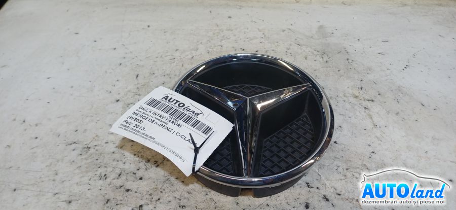 Grila Intre Faruri MERCEDES-BENZ C-CLASS (W205) 2013-2026 Cod A0008880060 