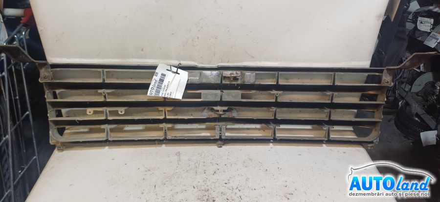 Grila Intre Faruri MITSUBISHI PAJERO II (V2_W,V4_W) 1990-2000
