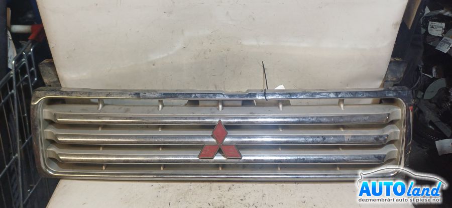 Grila Intre Faruri MITSUBISHI PAJERO II (V2_W,V4_W) 1990-2000