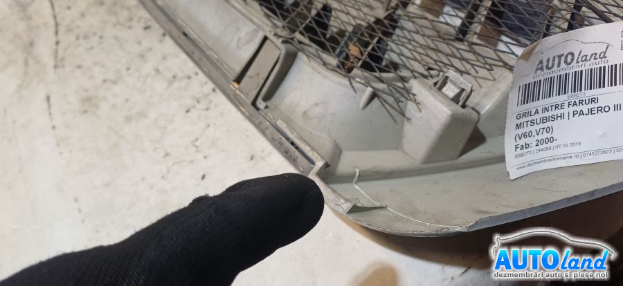 Grila Intre Faruri MITSUBISHI PAJERO III (V60,V70) 2000-2026 Cod MN117713 