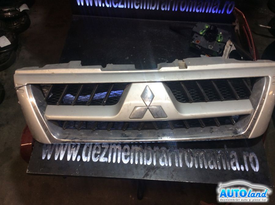 Grila Intre Faruri MITSUBISHI PAJERO III (V60,V70) 2000-2025