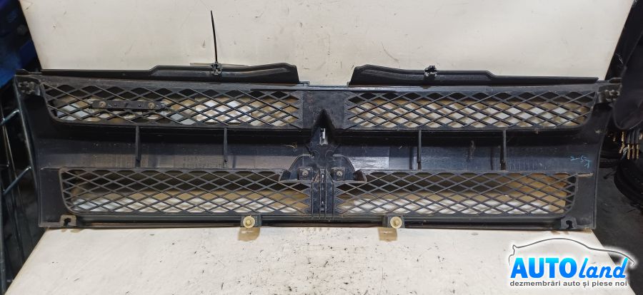 Grila Intre Faruri MITSUBISHI PAJERO PININ (H6_W,H7_W) 1999-2026 Cod MR322536 