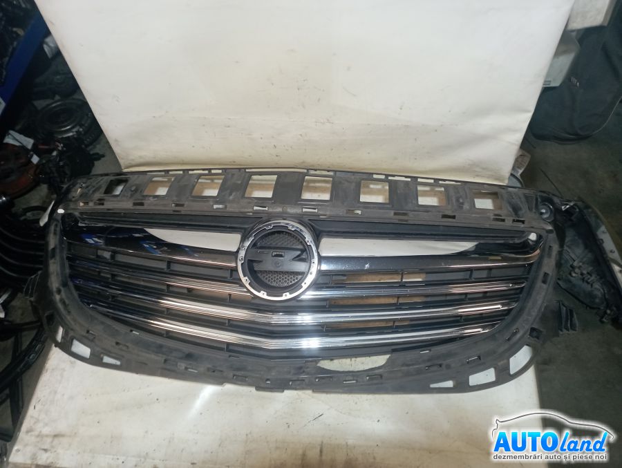 Grila Intre Faruri OPEL INSIGNIA 2008-2025 Cod 22895146 