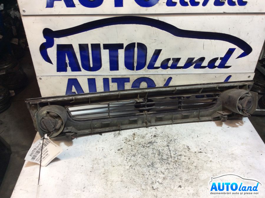 Grila Intre Faruri TOYOTA ESTIMA 1990-1999