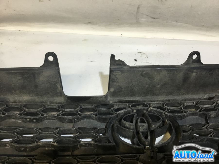 Grila Intre Faruri TOYOTA RAV 4 II (XA2) 2000-2026 Cod 5311142070 