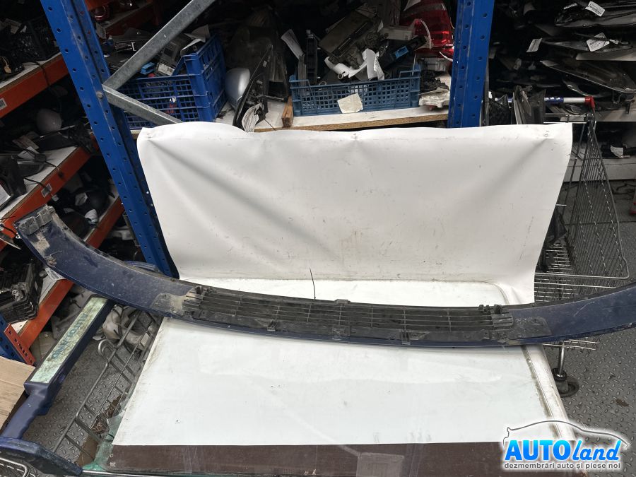 Grila Intre Faruri VOLKSWAGEN TRANSPORTER IV bus (70XB,70XC,7DB,7DW) 1990-2003 Cod 7D0853654 